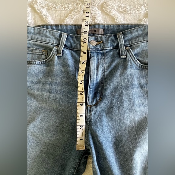 Joe's Jeans High Rise Boyfriend Blue Ripped Torn Relaxed Denim Raw Hem Size 28 - Picture 9 of 11